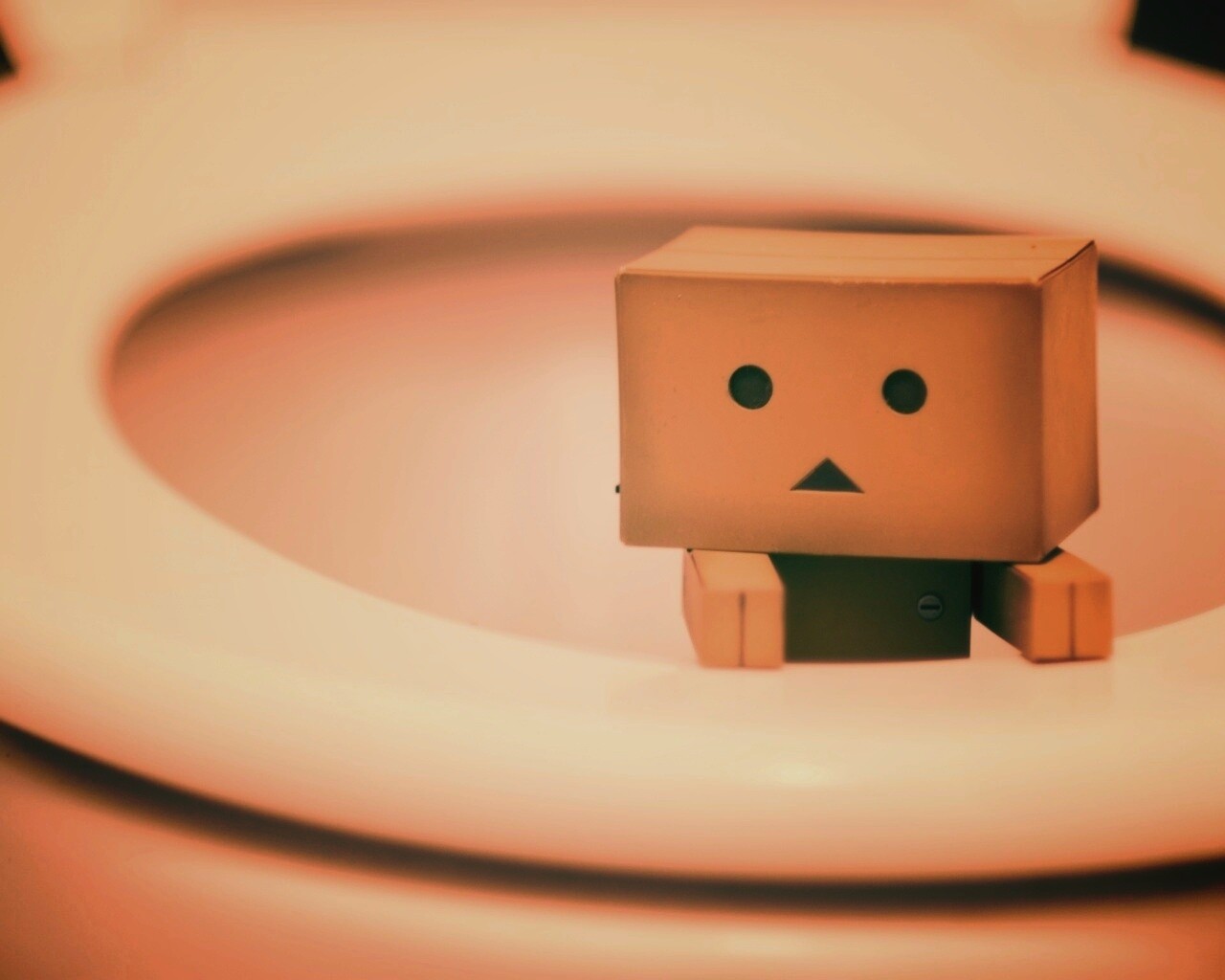 Danbo в унитазе обои