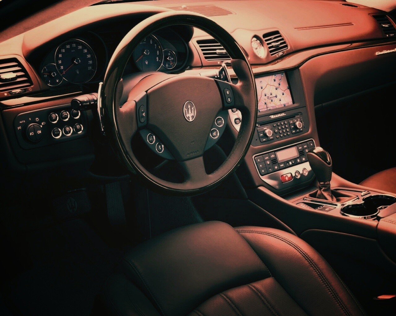 Салон Maserati Granturismo обои