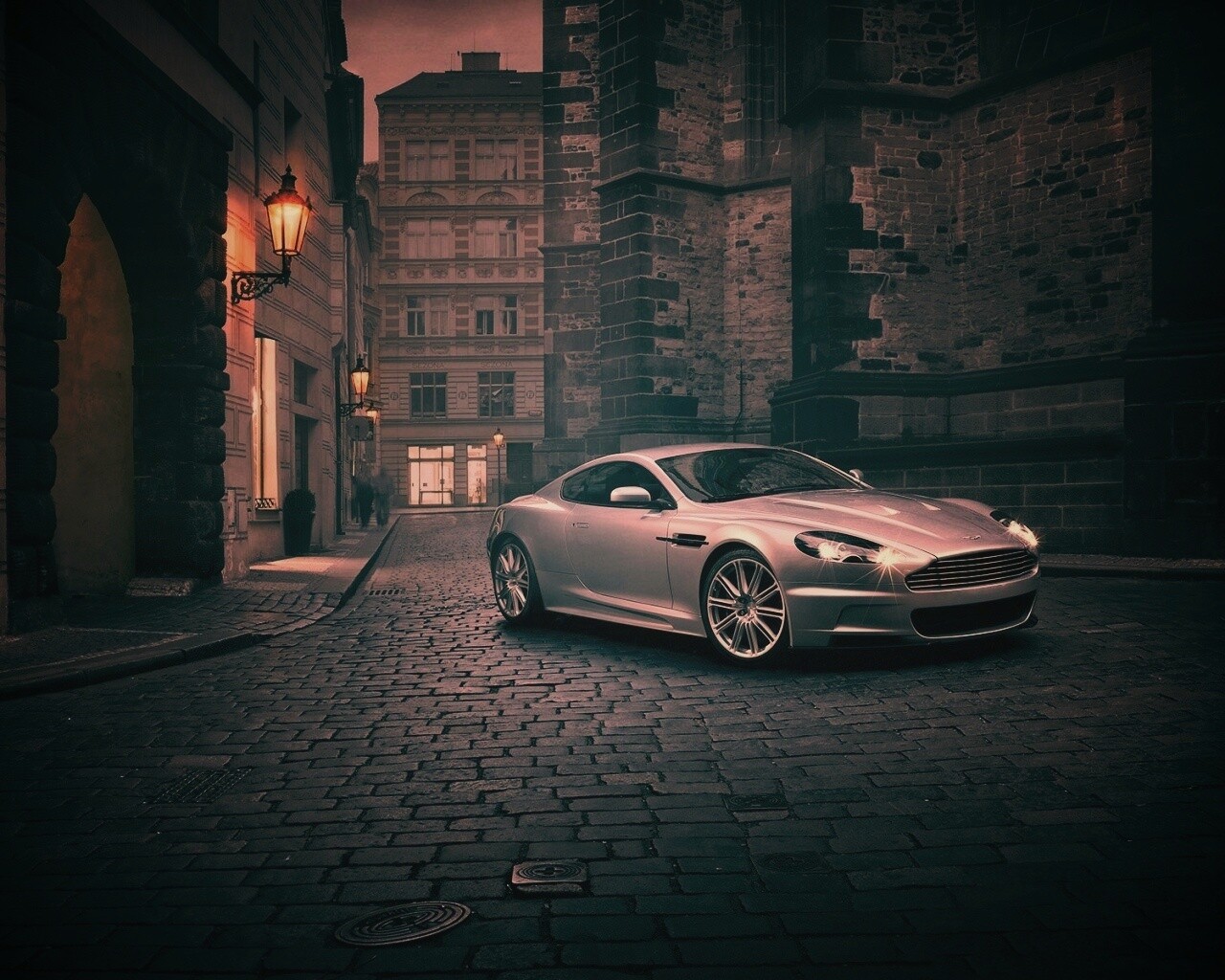 Серебристый Aston Martin обои