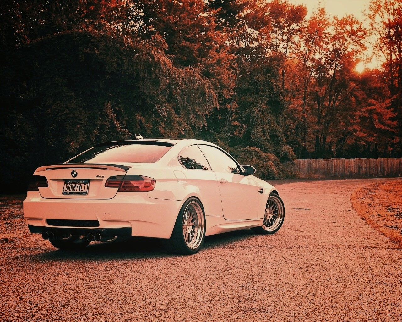 Белый BMW M3 обои