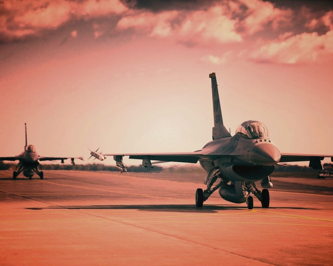 Истребители f16 Falcon на взлетной полосе обои