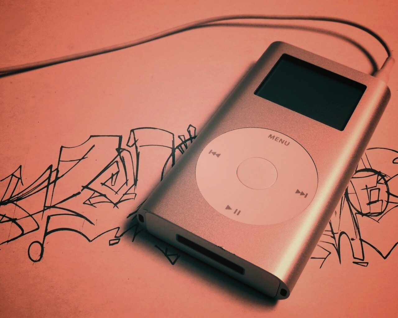 iPod на лиске с граффити обои