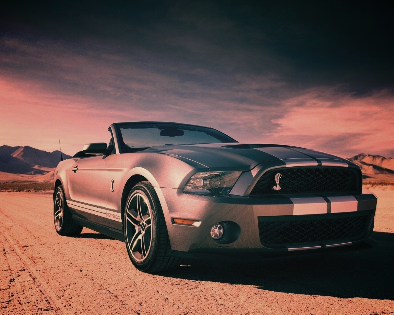 Ford Mustang на фоне гор обои