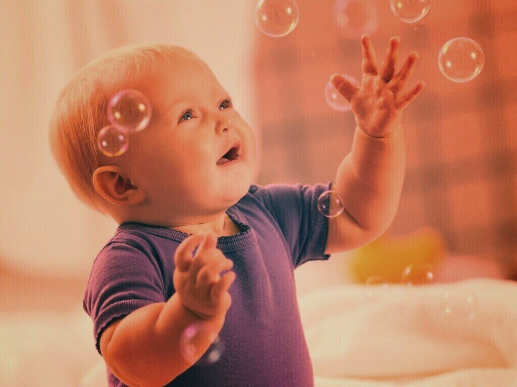 Игра с мыльными пузырями обои