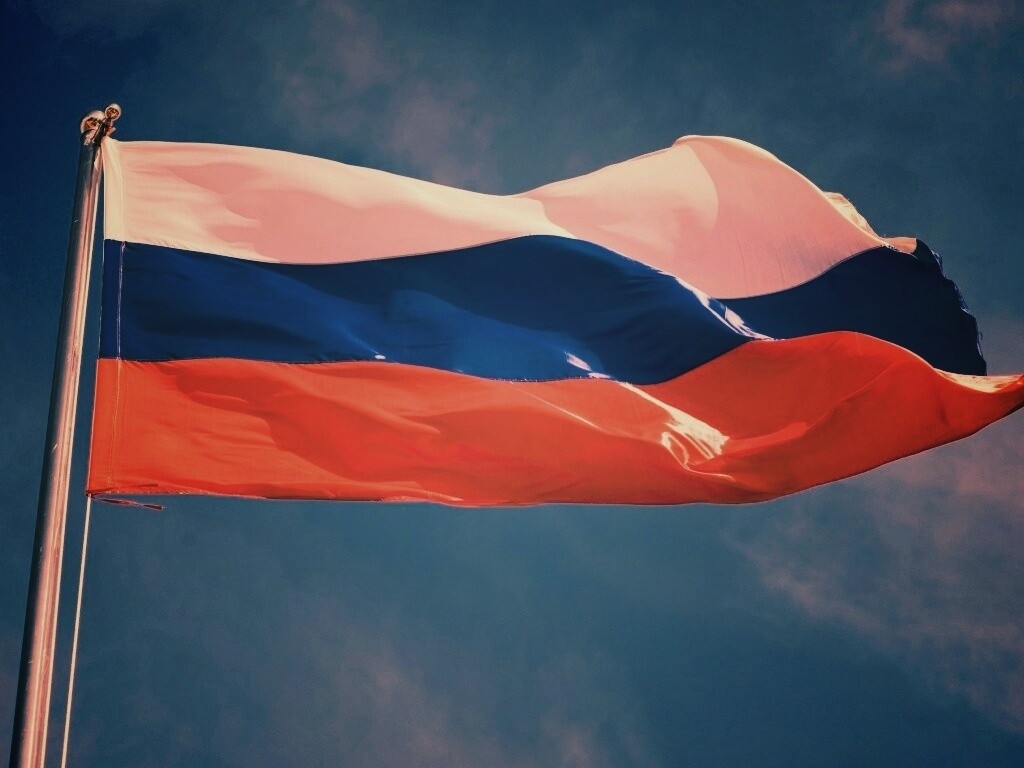 Флаг России на флагштоке обои