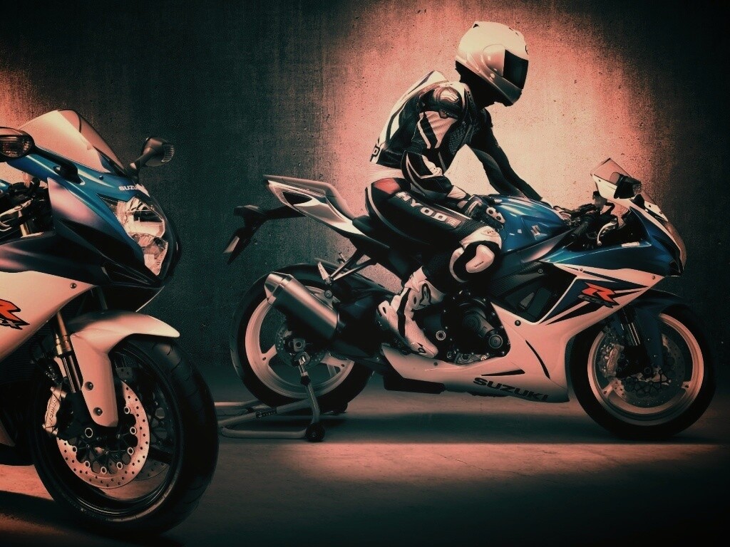 Suzuki и мотоциклист обои