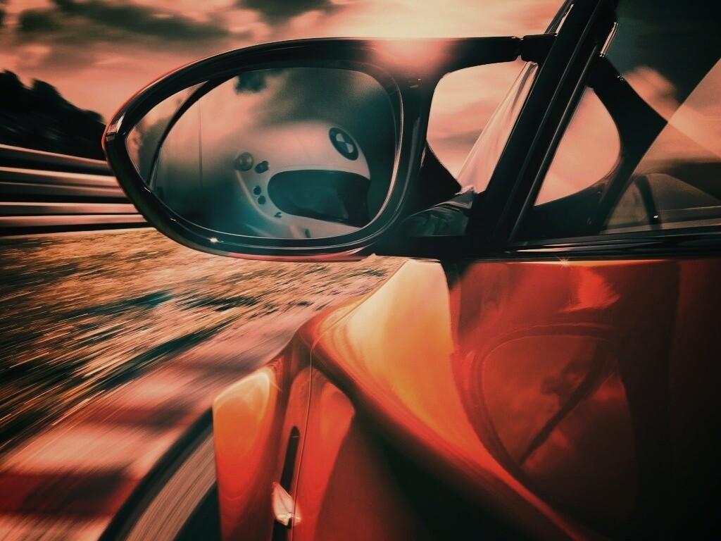 Отражение в боковом зеркале BMW M1 обои