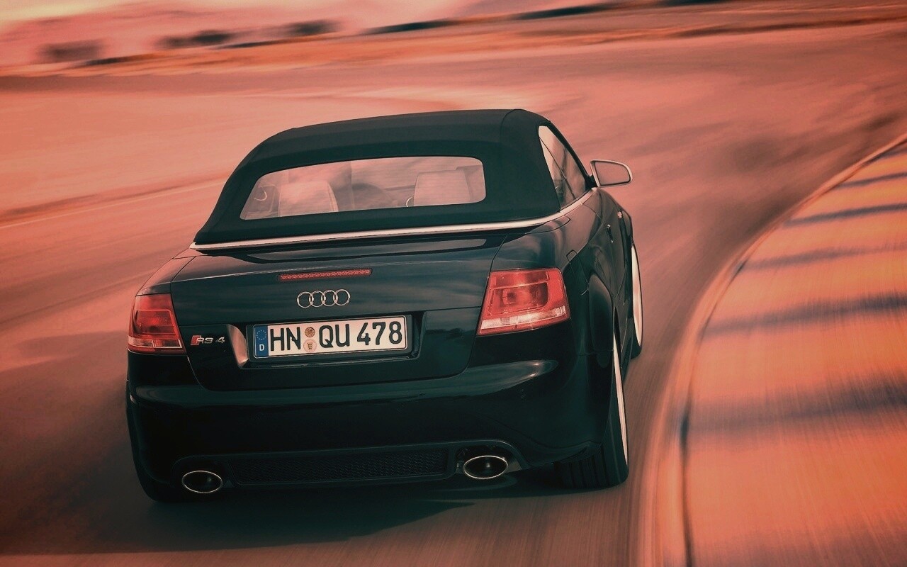 Audi RS 4 с тряпичной крышей обои