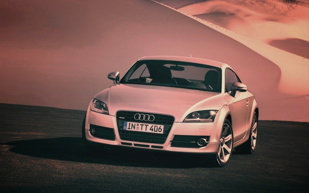 Audi TT на фоне снега обои