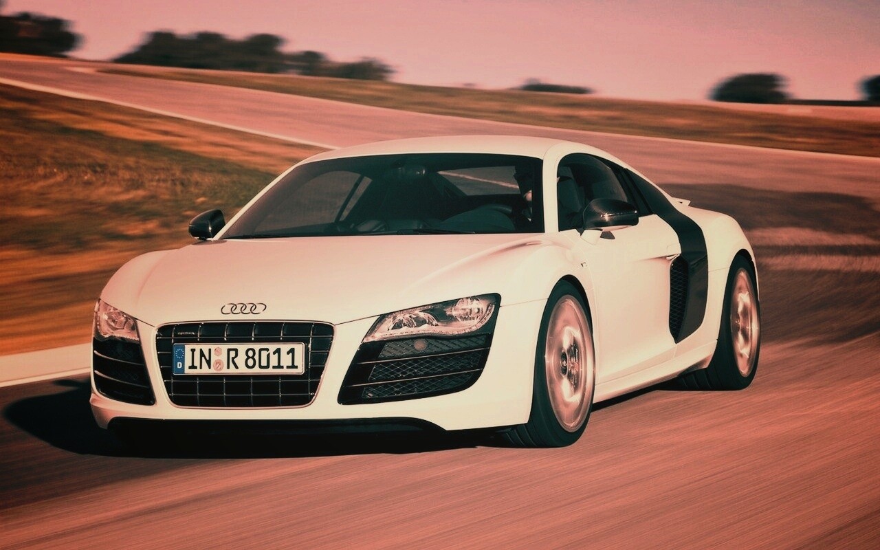 Белый Audi на повороте обои