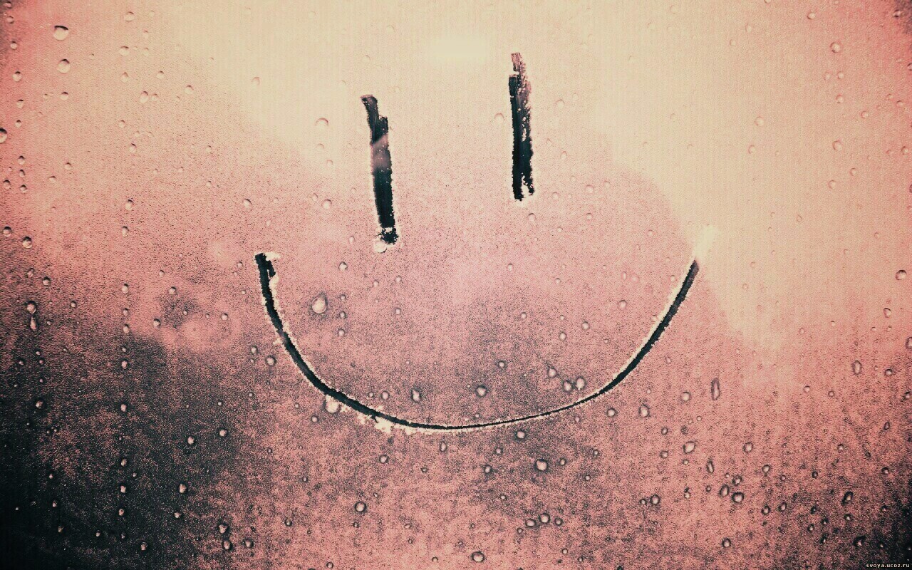 Улыбка на стекле обои