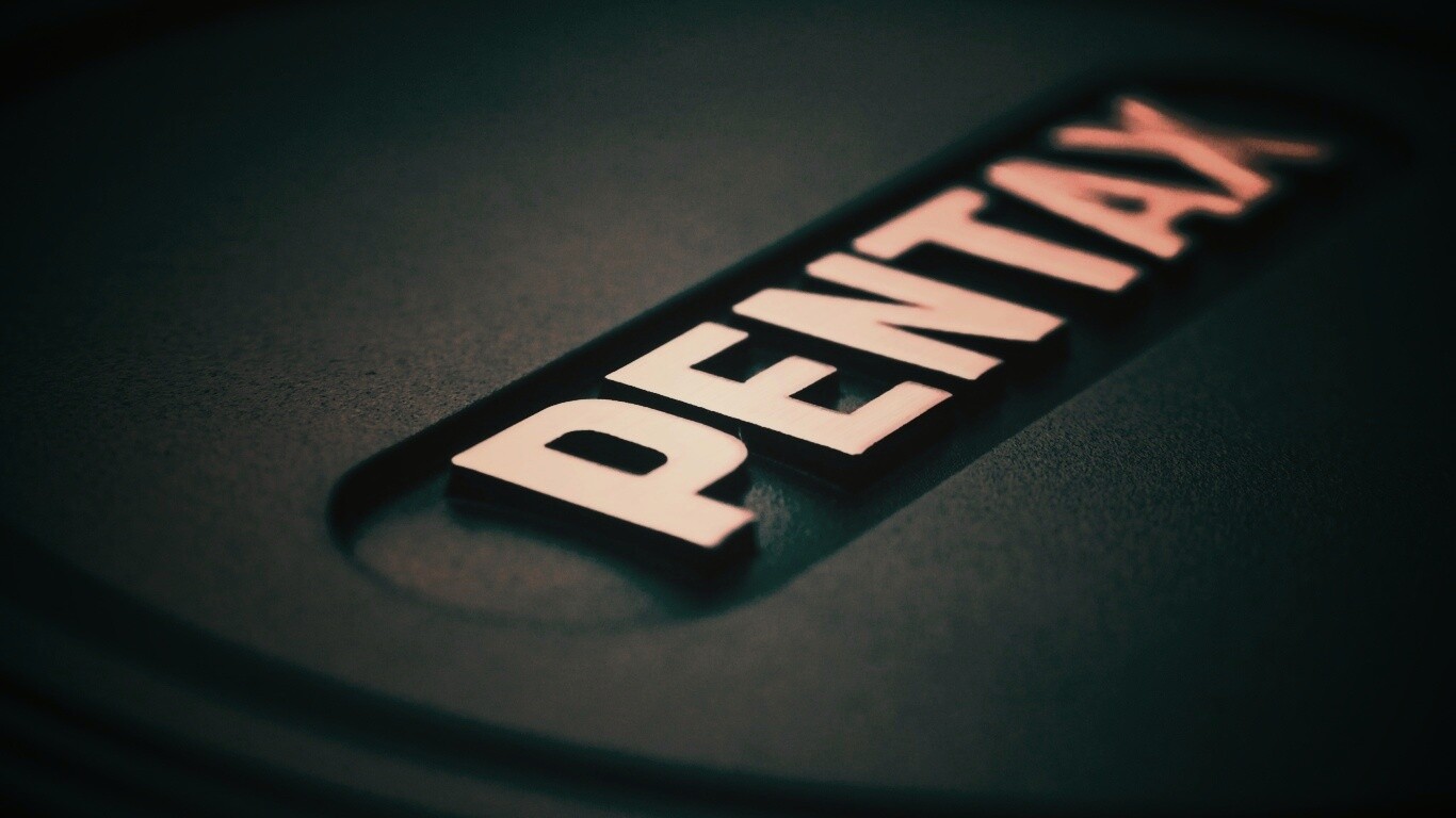 Фотоаппарат пентакс лого обои