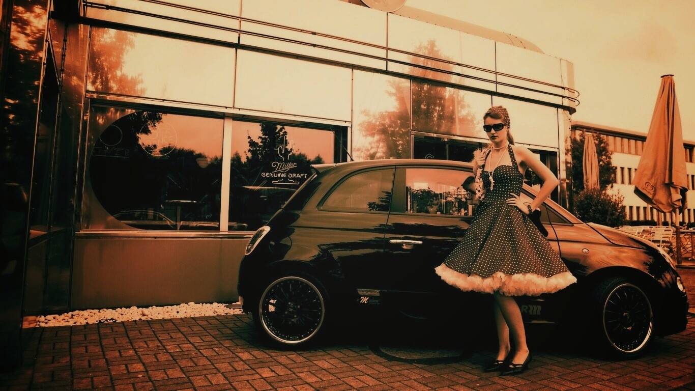 Fiat 500 и девушка обои