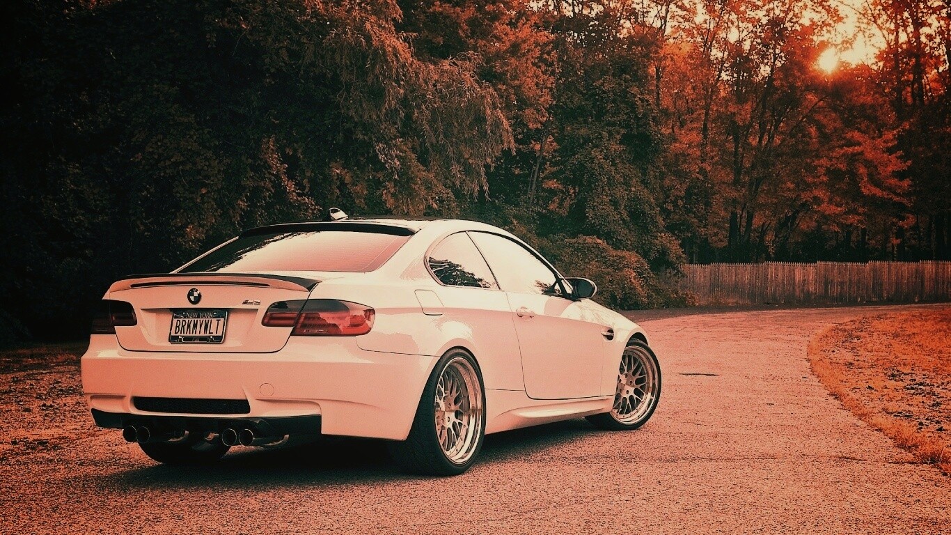 Белый BMW M3 обои