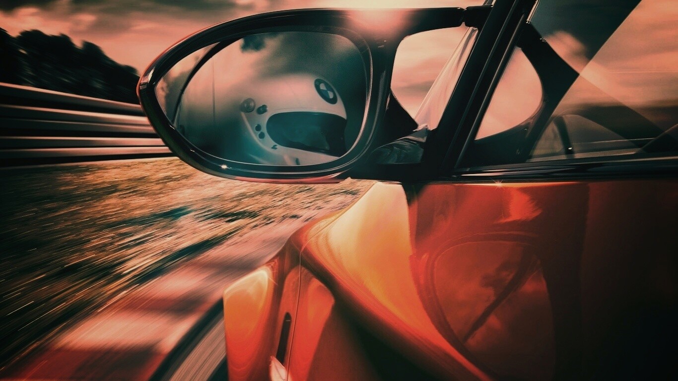 Отражение в боковом зеркале BMW M1 обои
