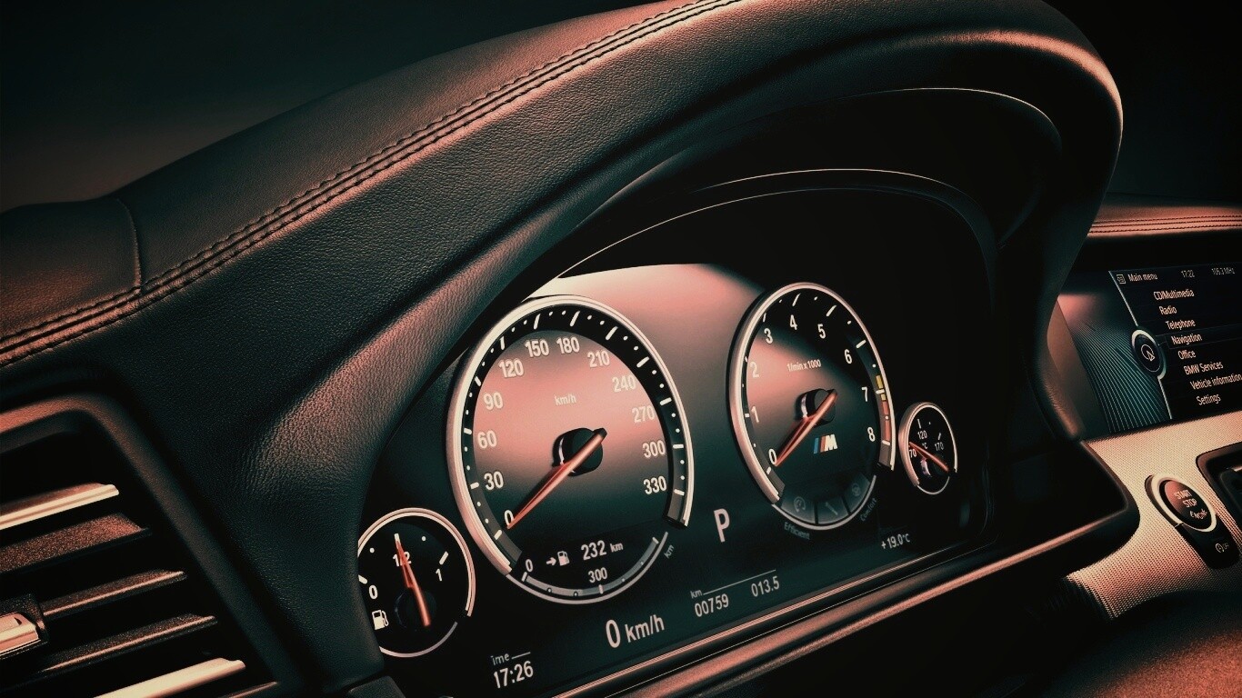 Приборная панель BMW F10 обои