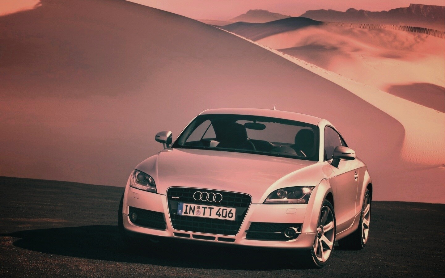 Audi TT на фоне снега обои