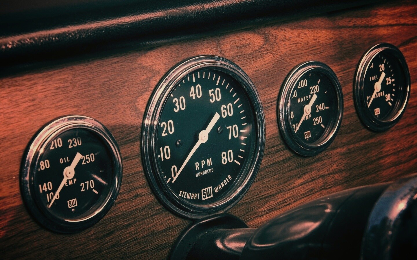 Приборная панель автомобиля Dodge обои
