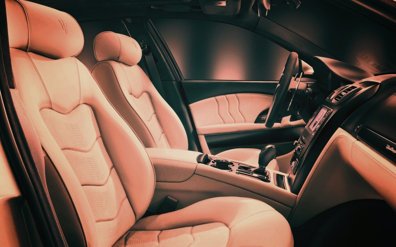 Салон Мазерати Quattroporte обои