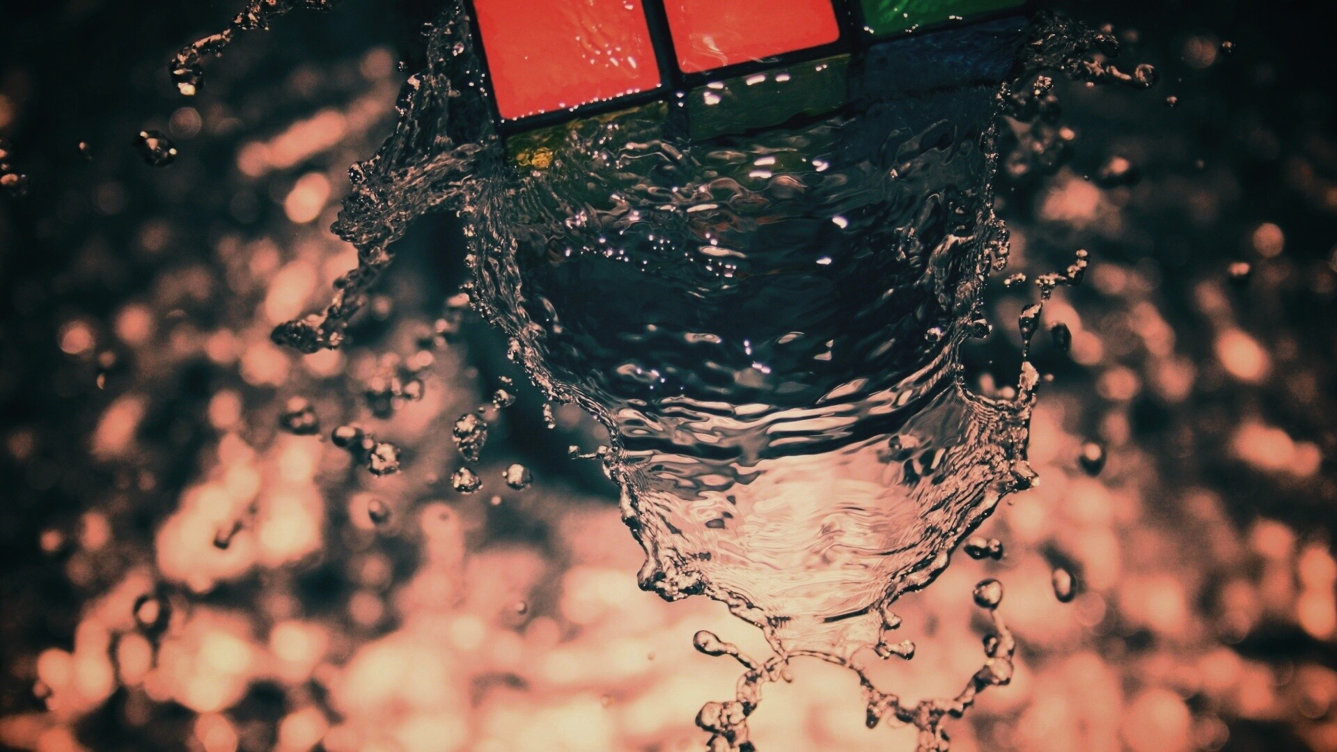 Кубик рубика в воде обои