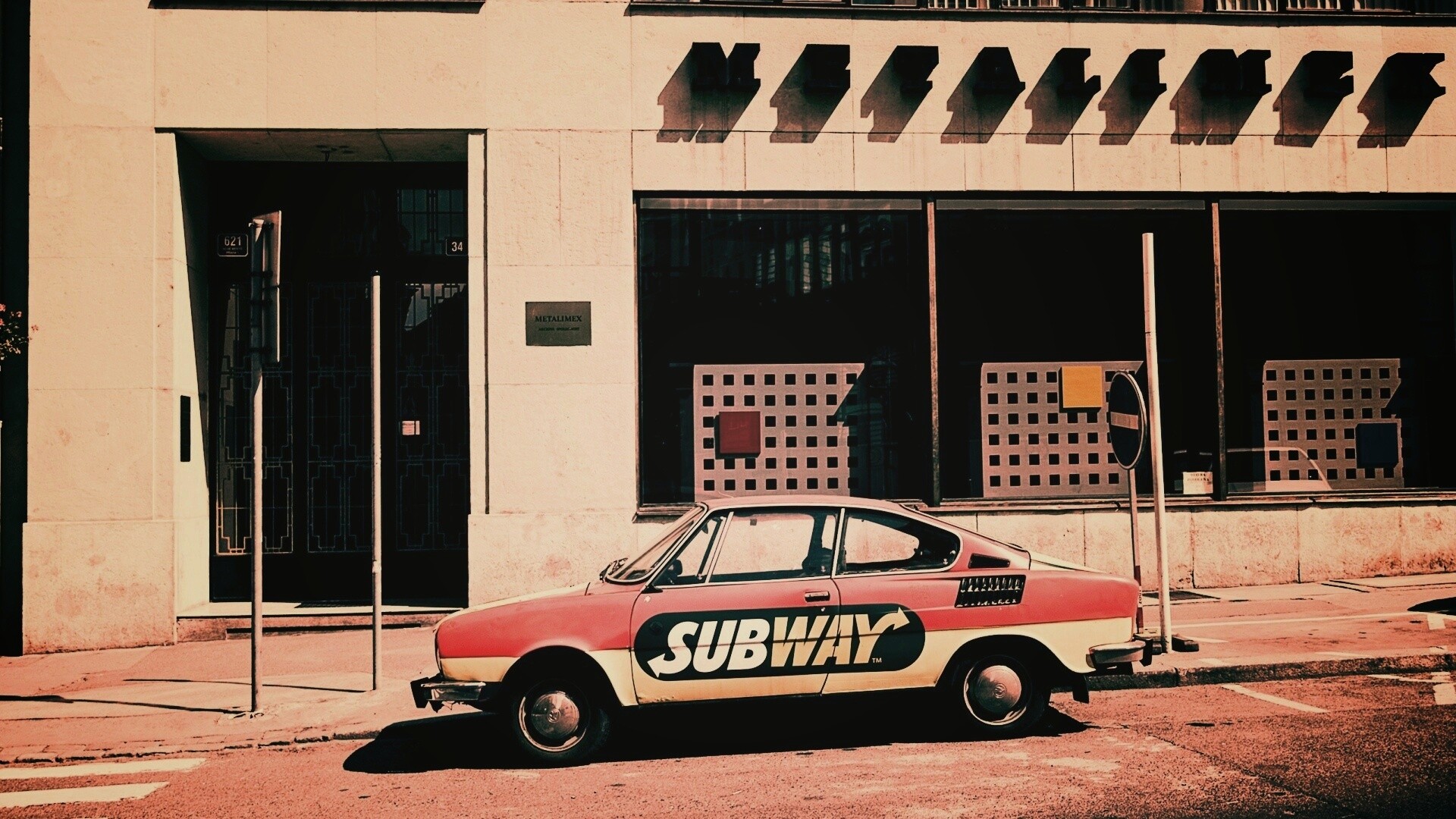 Реклама Subway на машине в Праге обои