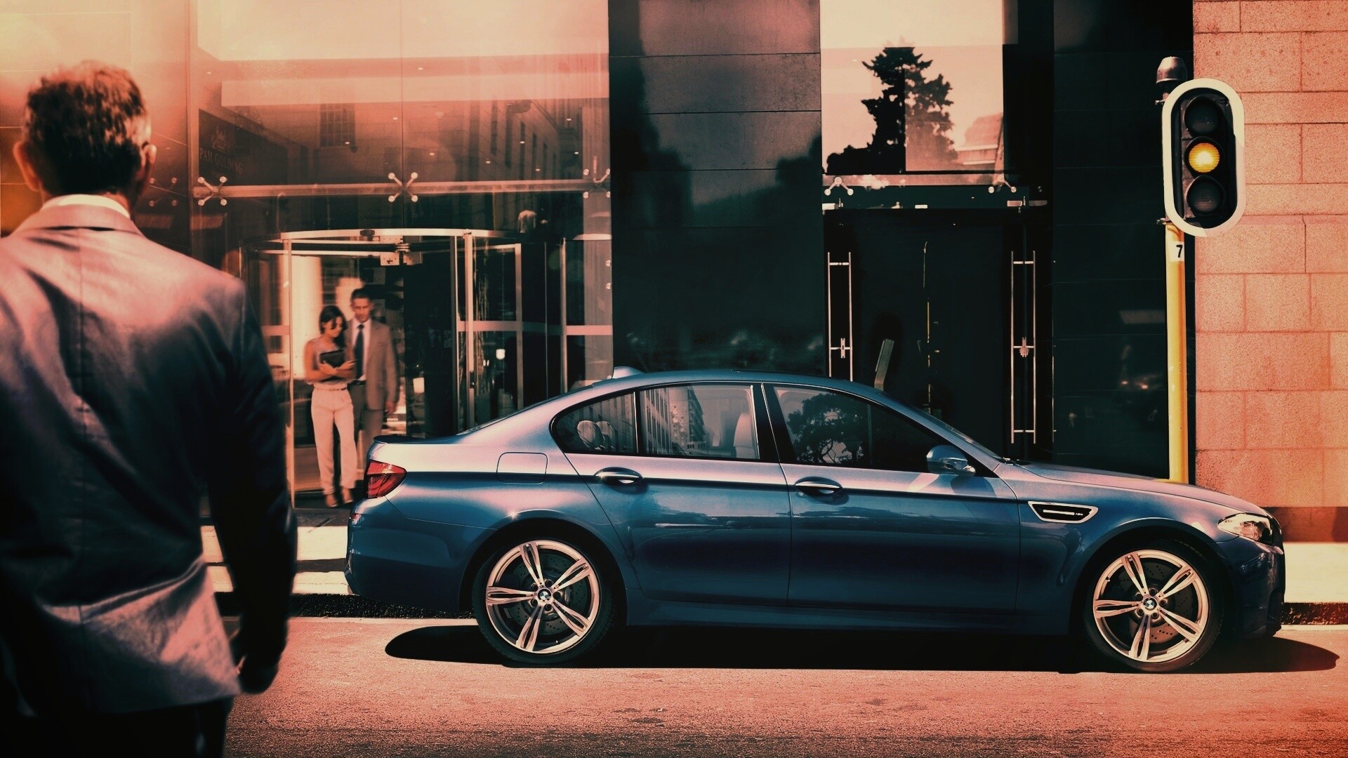 BMW F10 на светофоре обои