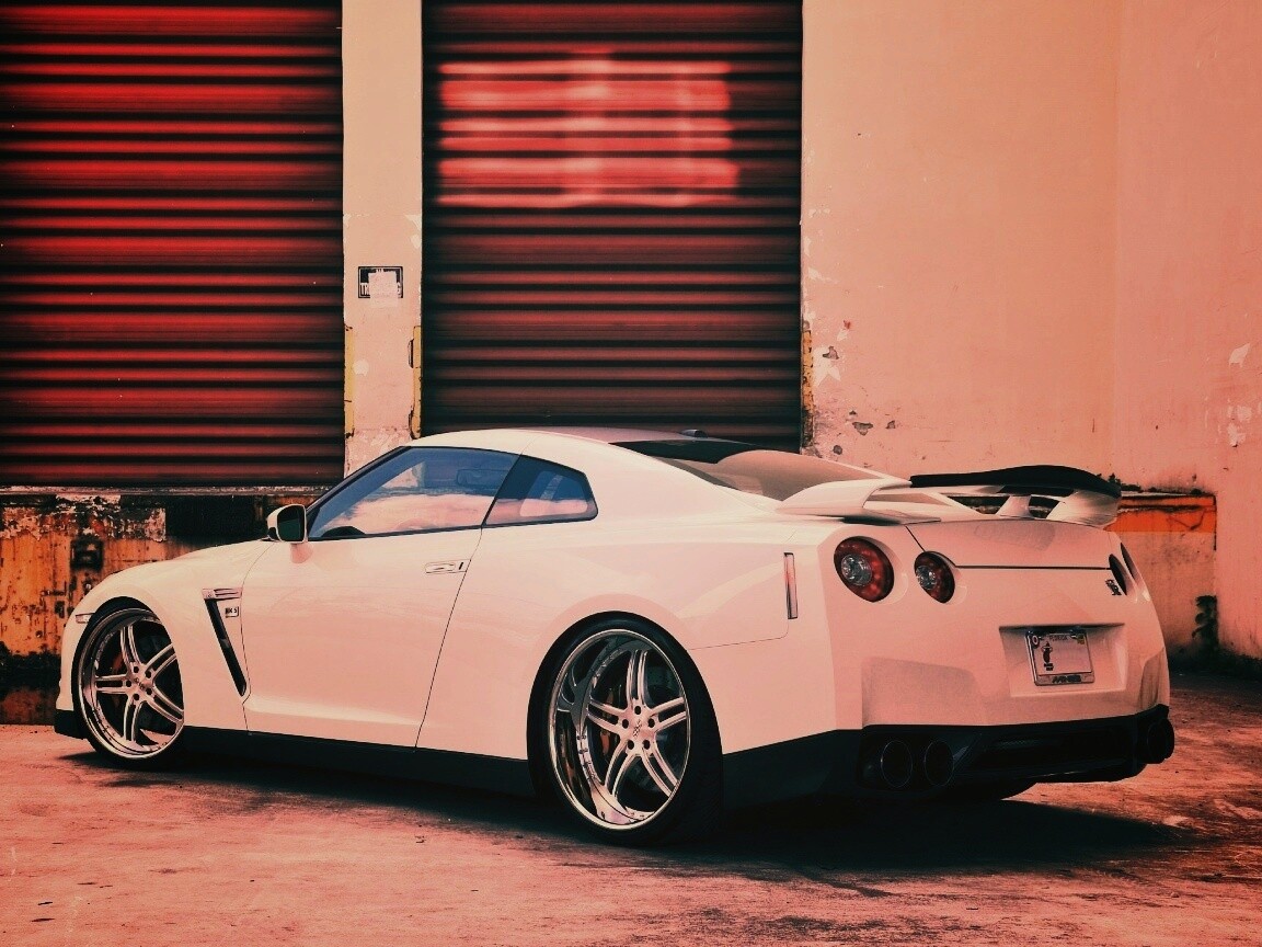 Спортивный Nissan обои
