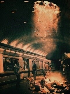 Провалившийся в метро обои