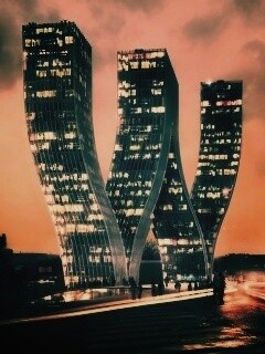 Здание в форме буквы W обои