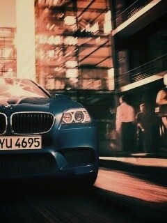 BMW покоряет городскую улицу обои