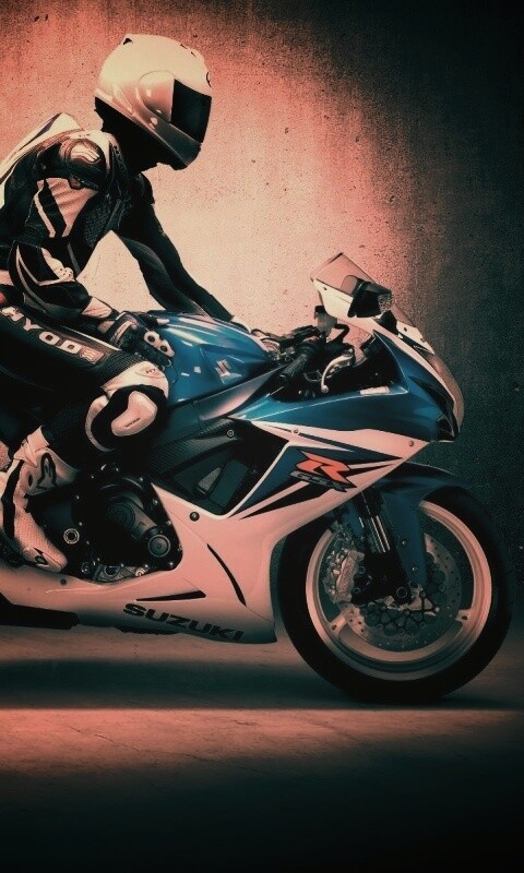 Suzuki и мотоциклист обои