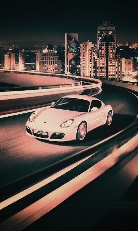Черный и белый Porsche на автомагистрале. обои