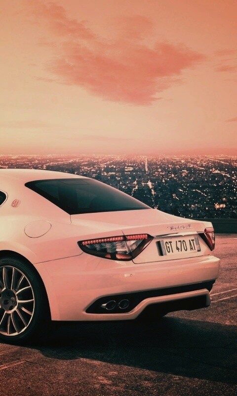 Maserati Granturismo на фоне города обои