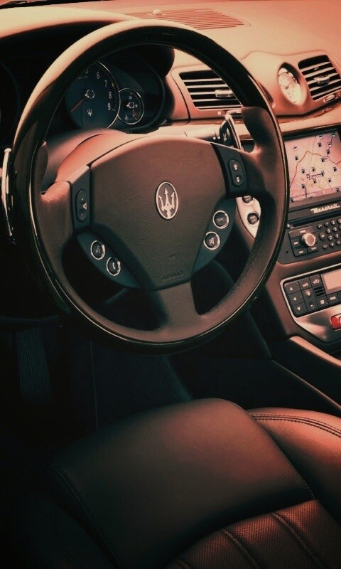 Салон Maserati Granturismo обои