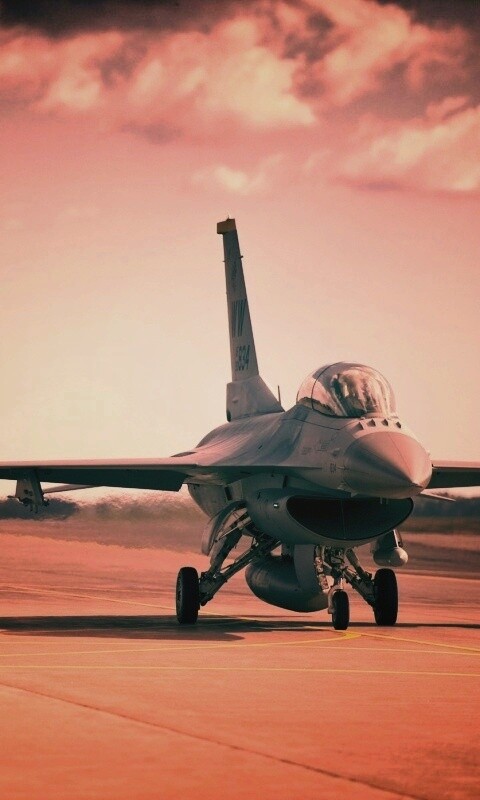 Истребители f16 Falcon на взлетной полосе обои