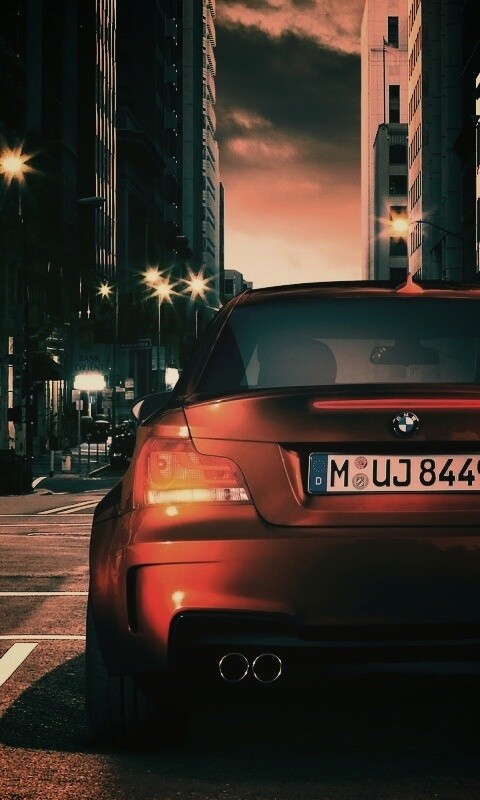 BMW M1 на улицах города обои