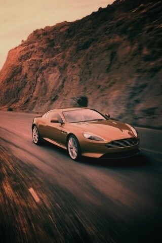 Aston Martin в горах обои