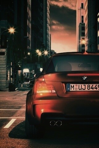 BMW M1 на улицах города обои