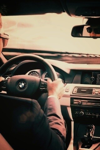 За рулём BMW F10 обои