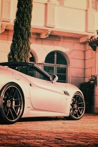 Ferarri у особняка обои