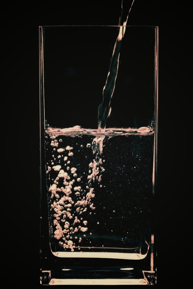 Вода в стакане обои