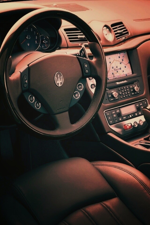 Салон Maserati Granturismo обои