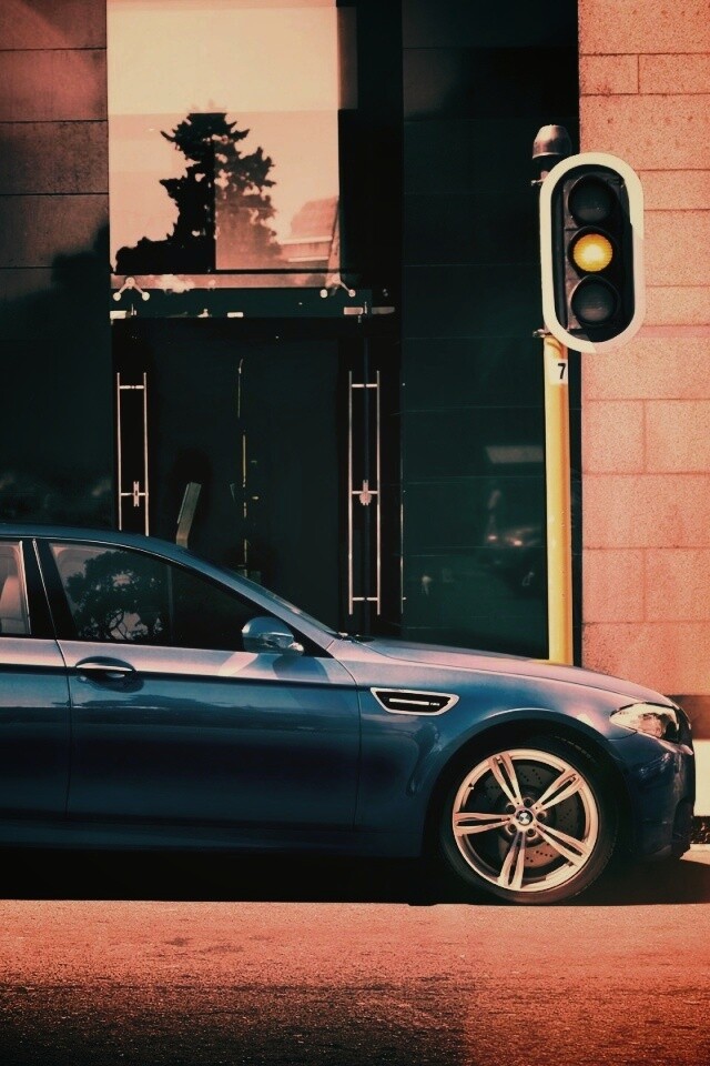 BMW F10 на светофоре обои