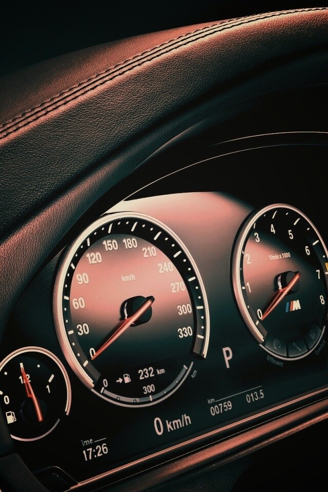 Приборная панель BMW F10 обои