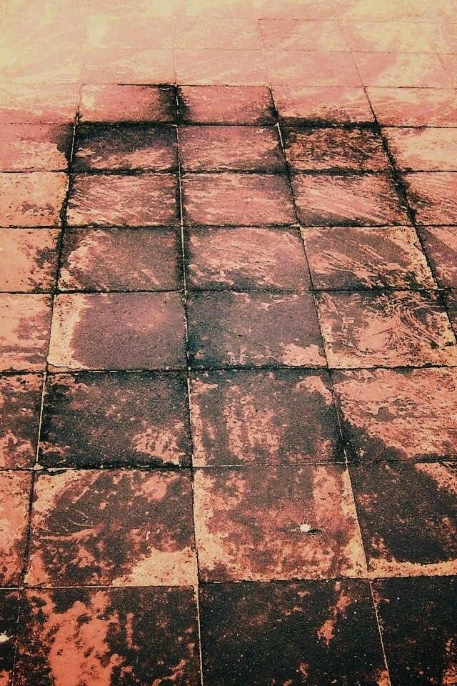 Дорога из серой плитки обои