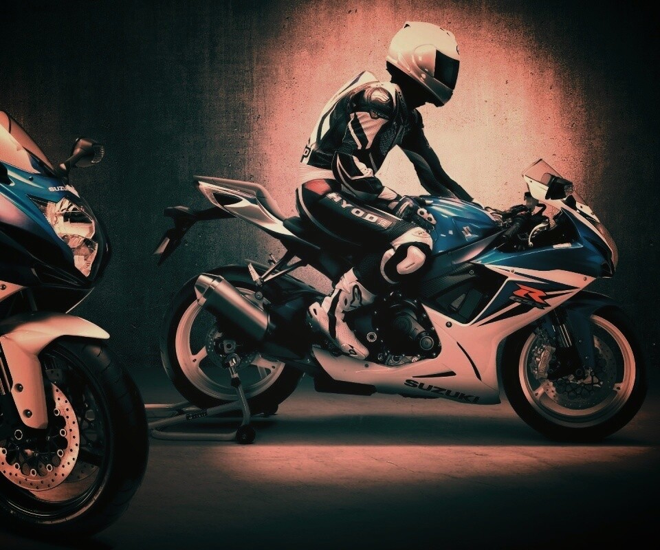 Suzuki и мотоциклист обои