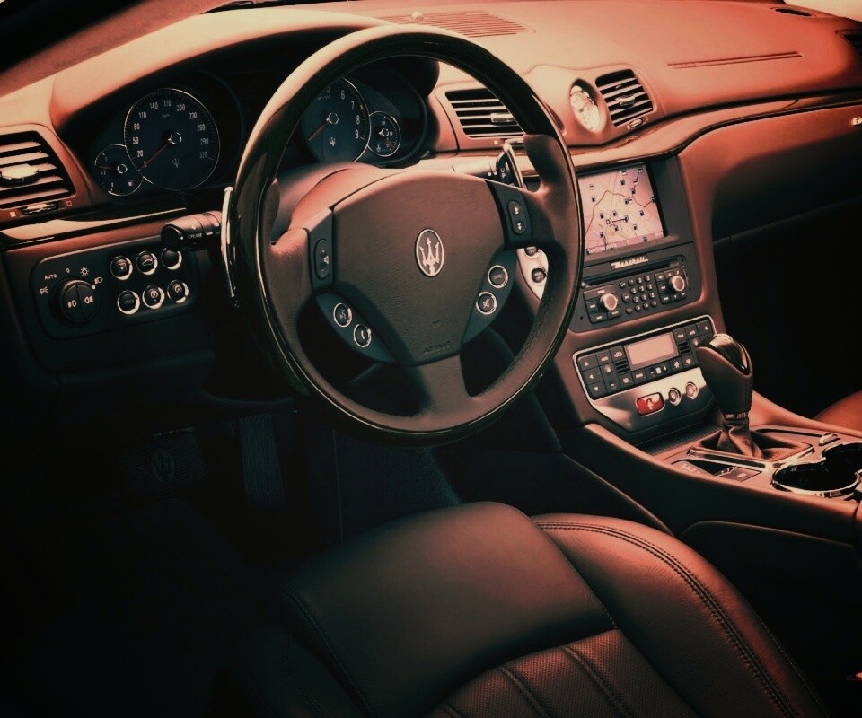 Салон Maserati Granturismo обои