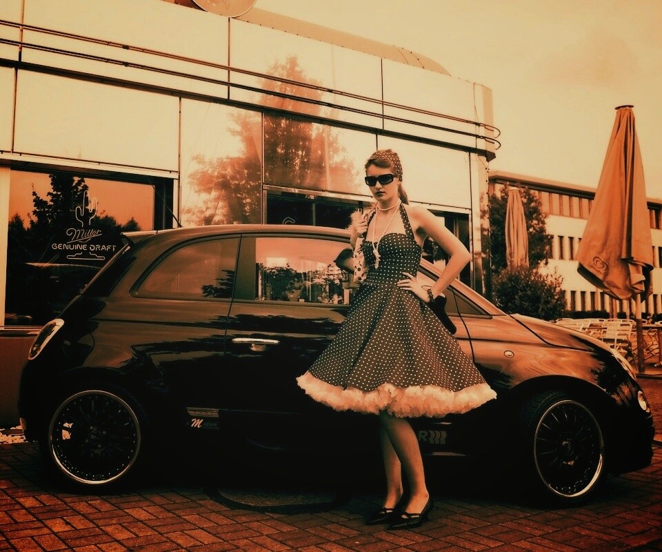 Fiat 500 и девушка обои