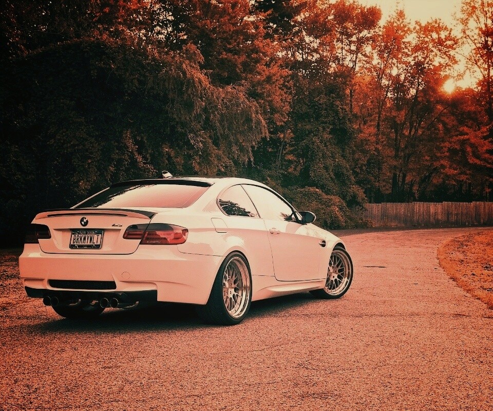 Белый BMW M3 обои
