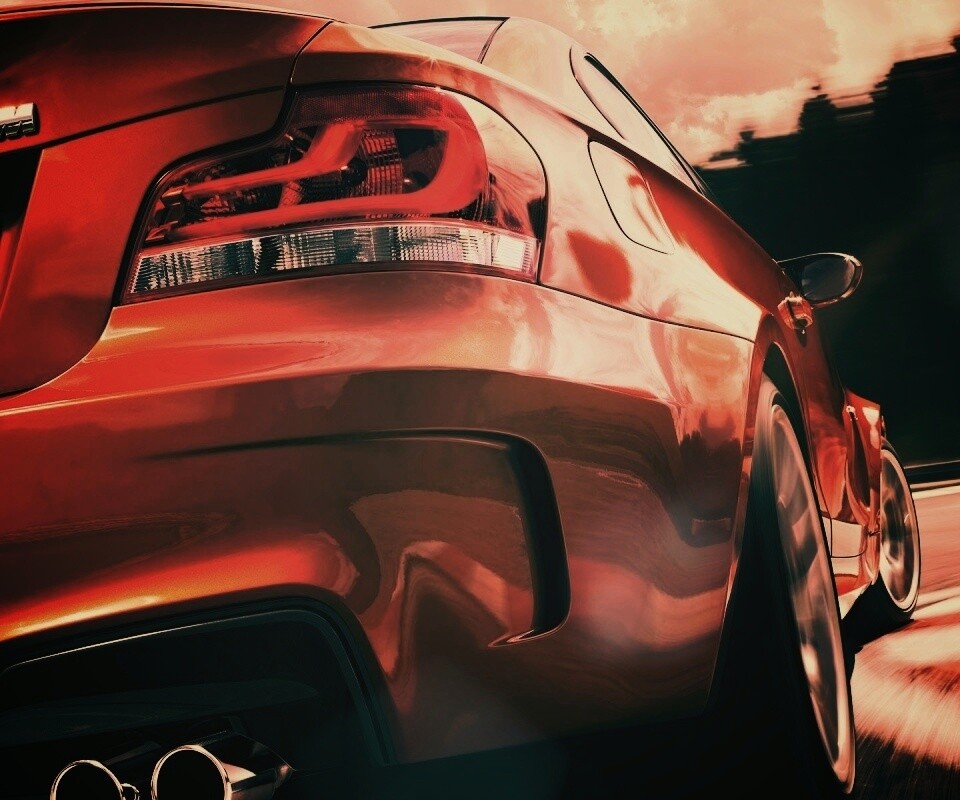 BMW входит в поворот на треке обои